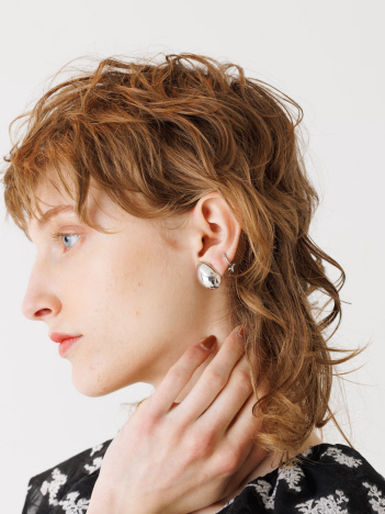 IRIS47 petite calm earring