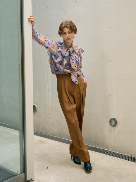 【セットアップ対応】フラワープリントリボン付きラッフルブラウス