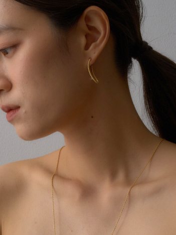 DESIGNWORKS (Ladie's) - 【BARJEWELLERY/バージュエリー】TWISTED ELONGATED HOOPEARR　ピアス