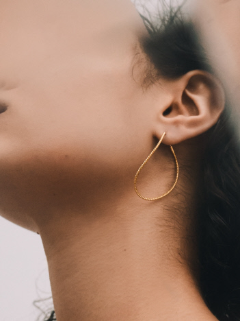 【BARJEWELLERY/バージュエリー】 TWISTED CONTOUR EARRINGS　ピアス　ゴールド