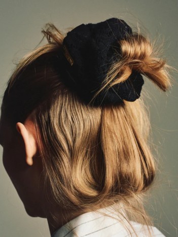 【ENTWURFEIN/エントワフェイン】MEG　レース×レザーシュシュ