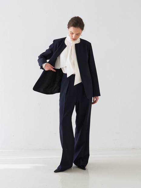 サテンアムンゼンボウタイ付きラッフルブラウス