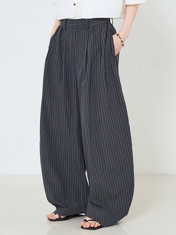 タック ボリュームパンツ