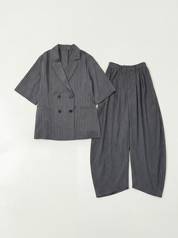 【2点セット/ONLINESTORE限定】ハーフスリーブ ストライプダブルジャケット × タックボリュームパンツ セットアップ