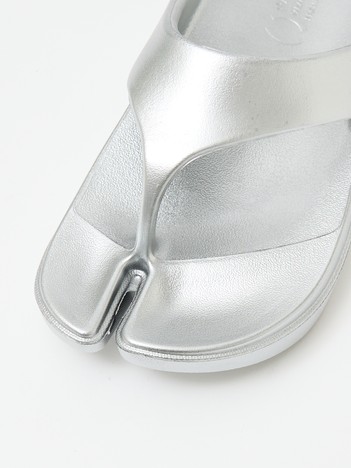 モニーレメタリックシルバーサンダル PAES】Flipflop Coating フリップフロップ コーティング 足袋型