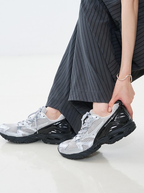 MIZUNO】WAVE RIDER 10 レースアップスニーカー｜NOMINE / ノミネ