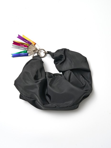 cheek】big shushu hand strap ビッグシュシュ ハンドストラップ