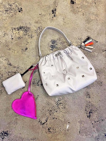 【cheek】heart pouch studs スタッズ ハートチャーム 巾着 2WAY ショルダーバッグ｜サステナブル素材