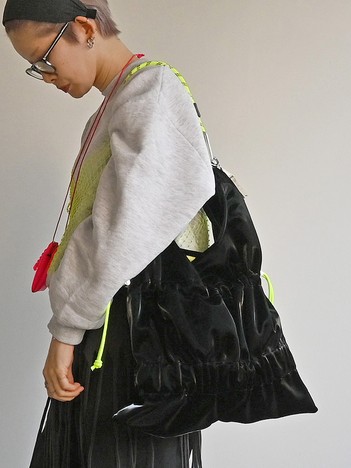 NOMINE - 【cheek】tiered code one shoul ティアード ギャザー ワンショルダーバッグ｜ロープハンドル ドローコード
