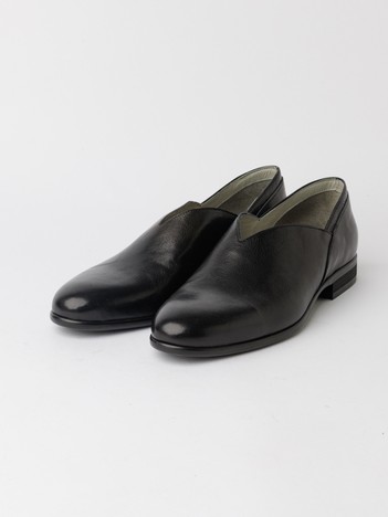 【26S/S】Vカット レザー スリッポン シューズ