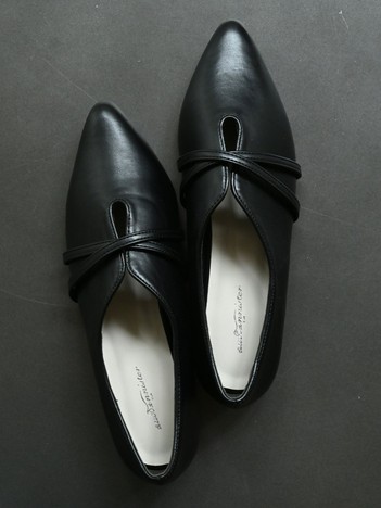 【販売店舗限定】クロスベルトパンプス