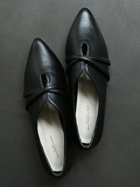 販売店舗限定】クロスベルトパンプス｜Au BANNISTER / オゥ バニスター