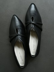 URBAN HUCHET　ウルバン・ユシェ　ウルバン・ウッシュ　パリの街角 販売店舗限定】晴雨兼用Vカットパンプス｜OUTLET / アウトレット