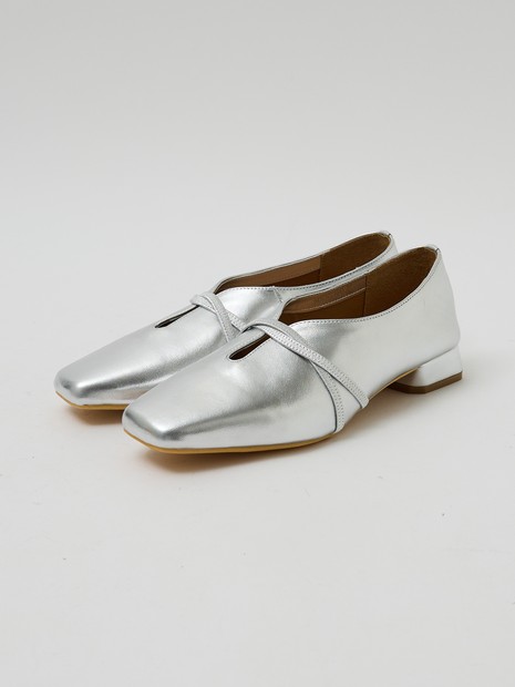 ストラップソフトレザーフラットパンプス｜Au BANNISTER / オゥ バニスター