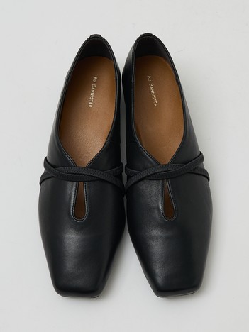 ストラップソフトレザーフラットパンプス