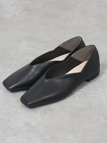 Au BANNISTER - 【販売店舗限定】スクエアトゥVカットパンプス