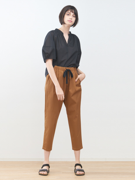 ストレッチテーパードパンツ