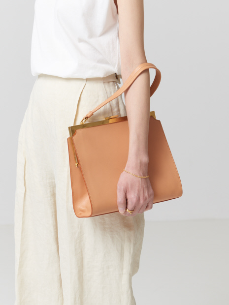 【MANSUR GAVRIEL】エレガントハンドバッグ