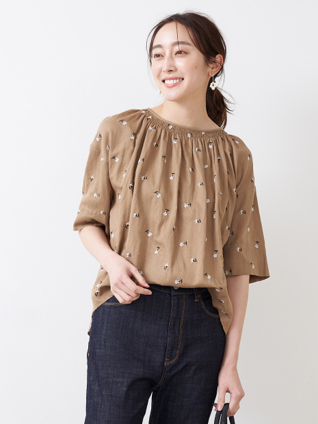 小花刺繍ブラウス