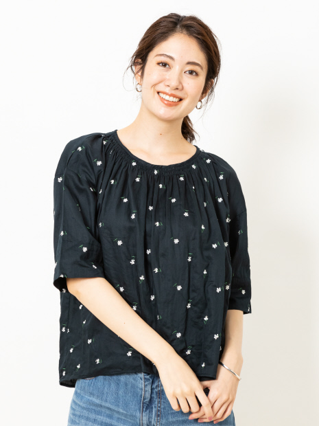 小花刺繍ブラウス