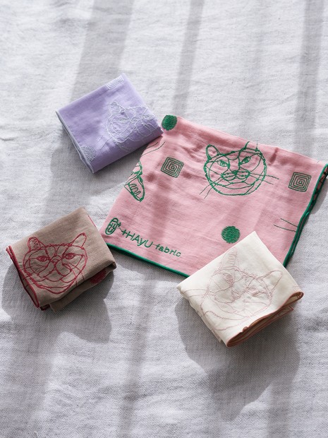 【＋HAyU fabric】 ダブルガーゼ 猫刺繍ハンカチ 綿100%