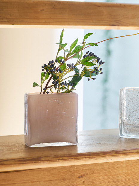 ピンクベージュ