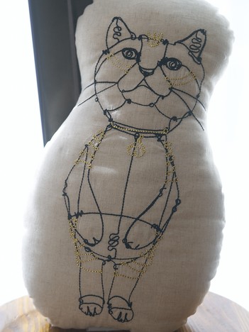 【＋HAyU fabric】 猫刺繍  クッション HAyUCAT コットンリネン