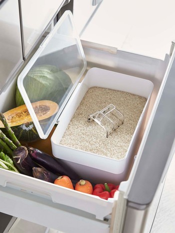 【tower】密閉 シンク下米びつ 5kg 計量カップ付 スリム 米保存容器