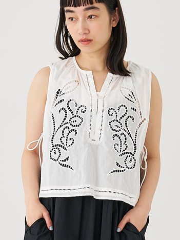 カットワーク刺繍サイドリボンベスト【予約】