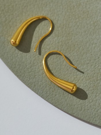 【dignif】【金属アレルギー対応】ピアス　Curved Drop