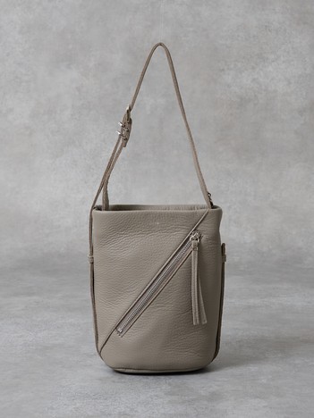 【WEB限定】【Beau're/ヴュレ】斜めZIP縦長 ショルダーバッグ