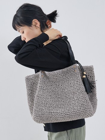 【WEB限定】フリンジチャーム付きペーパートート