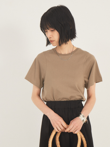 【TOTEME】CURVED SEAM TEE
