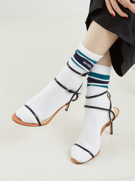 【Sporty&Rich】Serif Logo Striped Socks／ロゴ刺繍ストライプソックス