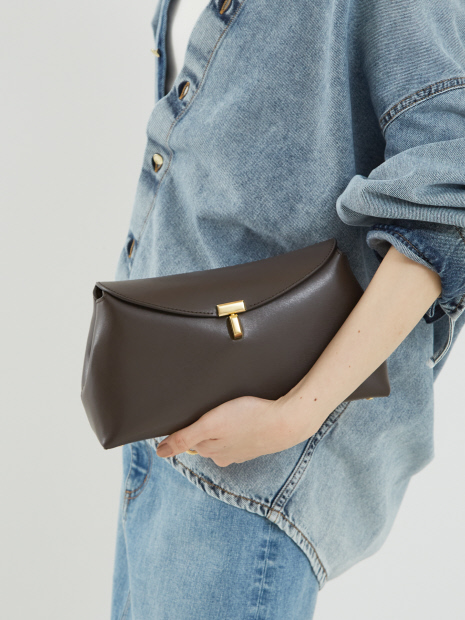 【TOTEME】T-Lock Clutch／クラッチバッグ