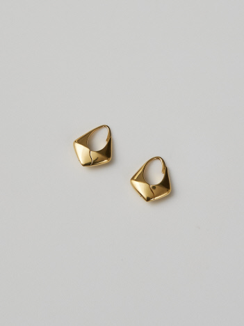 【SOPHIE BUHAI】Small Pyramid Hoops／ピラミッドフープピアス