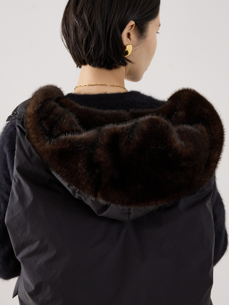 REMI RELIEF】【別注】フェイクファー付きライトダウンベスト｜THE