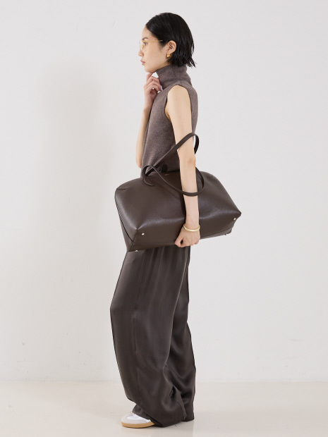 TOTEME】GRAINED LEATHER DAY TOTE／トートバッグ｜THE STORE by