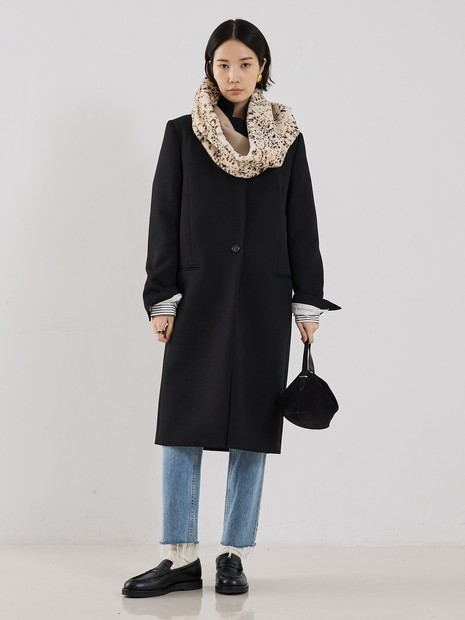 TOTEME】BEVEL SUEDE WRISTLET／スエードバッグ｜THE STORE by C' / ザ