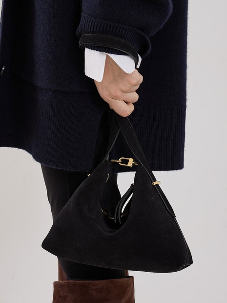 【TOTEME】BEVEL SUEDE WRISTLET／スエードバッグ