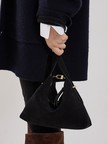 【TOTEME】BEVEL SUEDE WRISTLET／スエードバッグ
