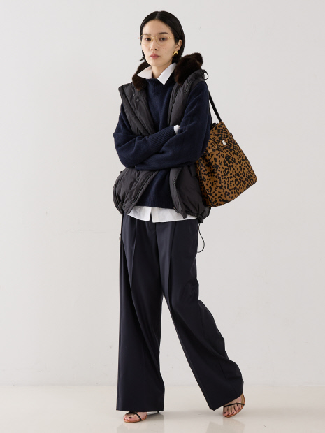 TOTEME】BELTED PONY HAIR BUCKET BAG／ベルト付きバケットバッグ｜THE