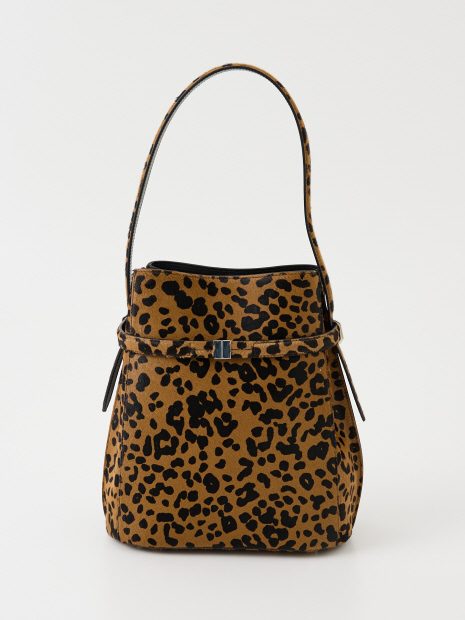 【TOTEME】BELTED PONY HAIR BUCKET BAG／ベルト付きバケットバッグ