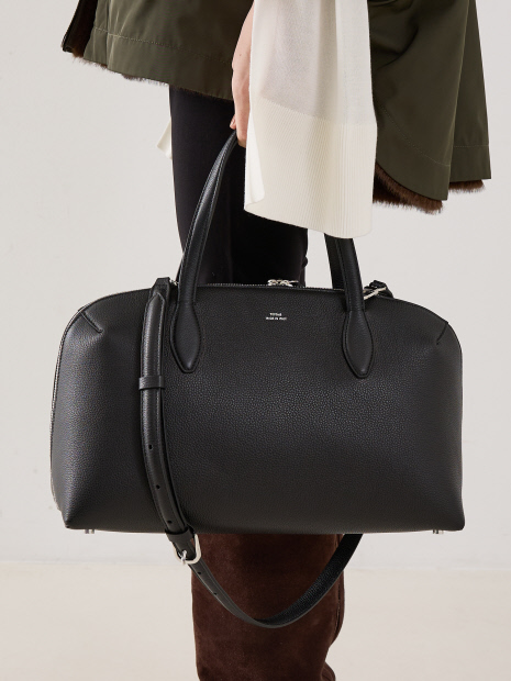 【TOTEME】MEDIUM GRAINED LEATHER DAY TOTE／トートバッグ