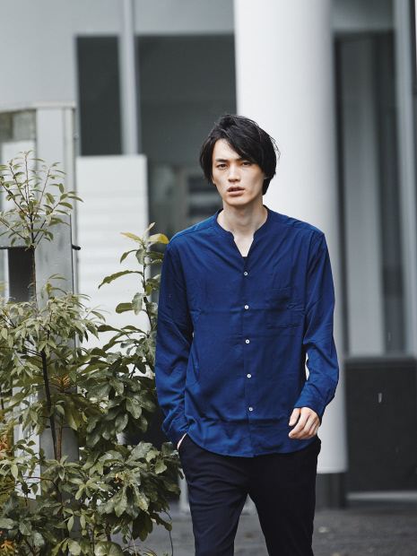 【展開店舗限定】フィブリル キーネック長袖シャツ