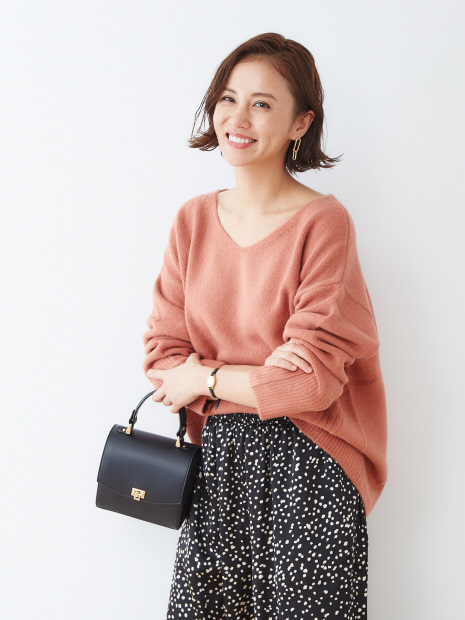 ecru ふわストレッチVネックプルオーバー