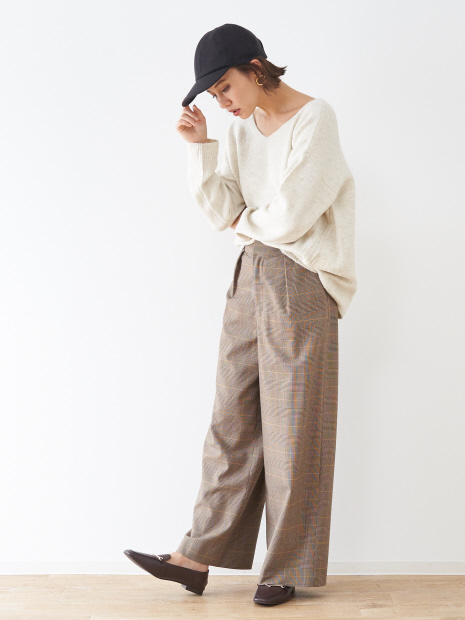 ecru ふわストレッチVネックプルオーバー