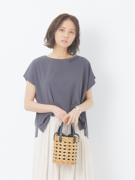 ecru 刺繍ロゴゆるTシャツ