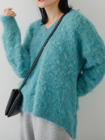 ブラッシュドVネックニット【予約】