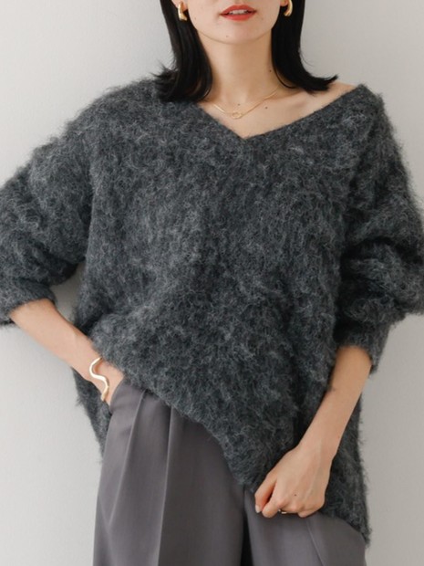 ブラッシュドVネックニット